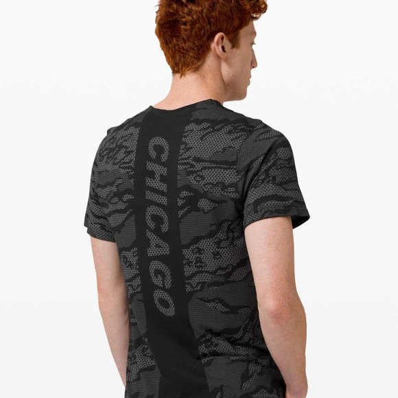 Lululemon Metal Vent Breathe Large Gray Camo Short Sleeve *Chicago - Large - Picture 1 of 11